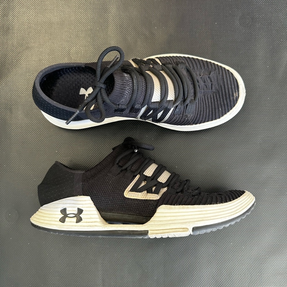Cute Under Armour size 7 gold trim